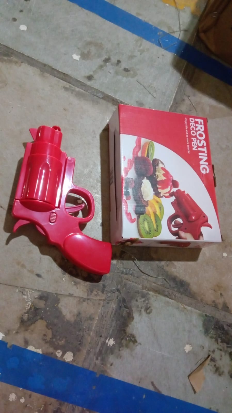 Flexible condiment dispenser gun bottle ideal for grilling and kitchen use
