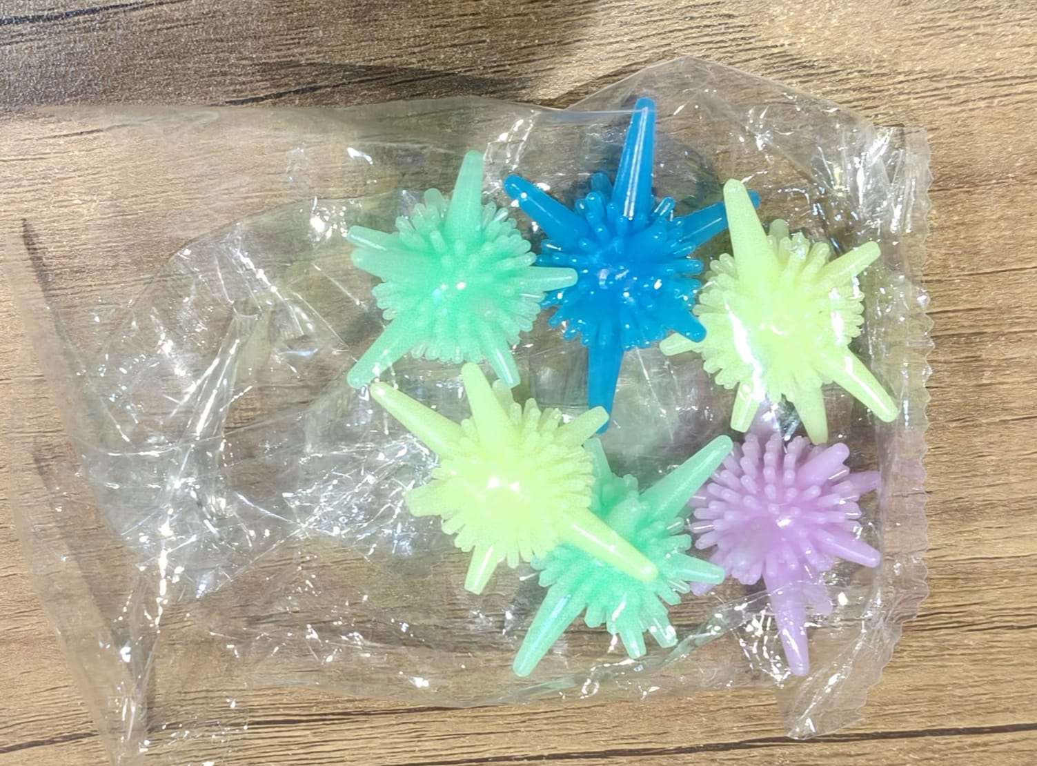 Set of six multi-color washing machine laundry balls to enhance washing performance