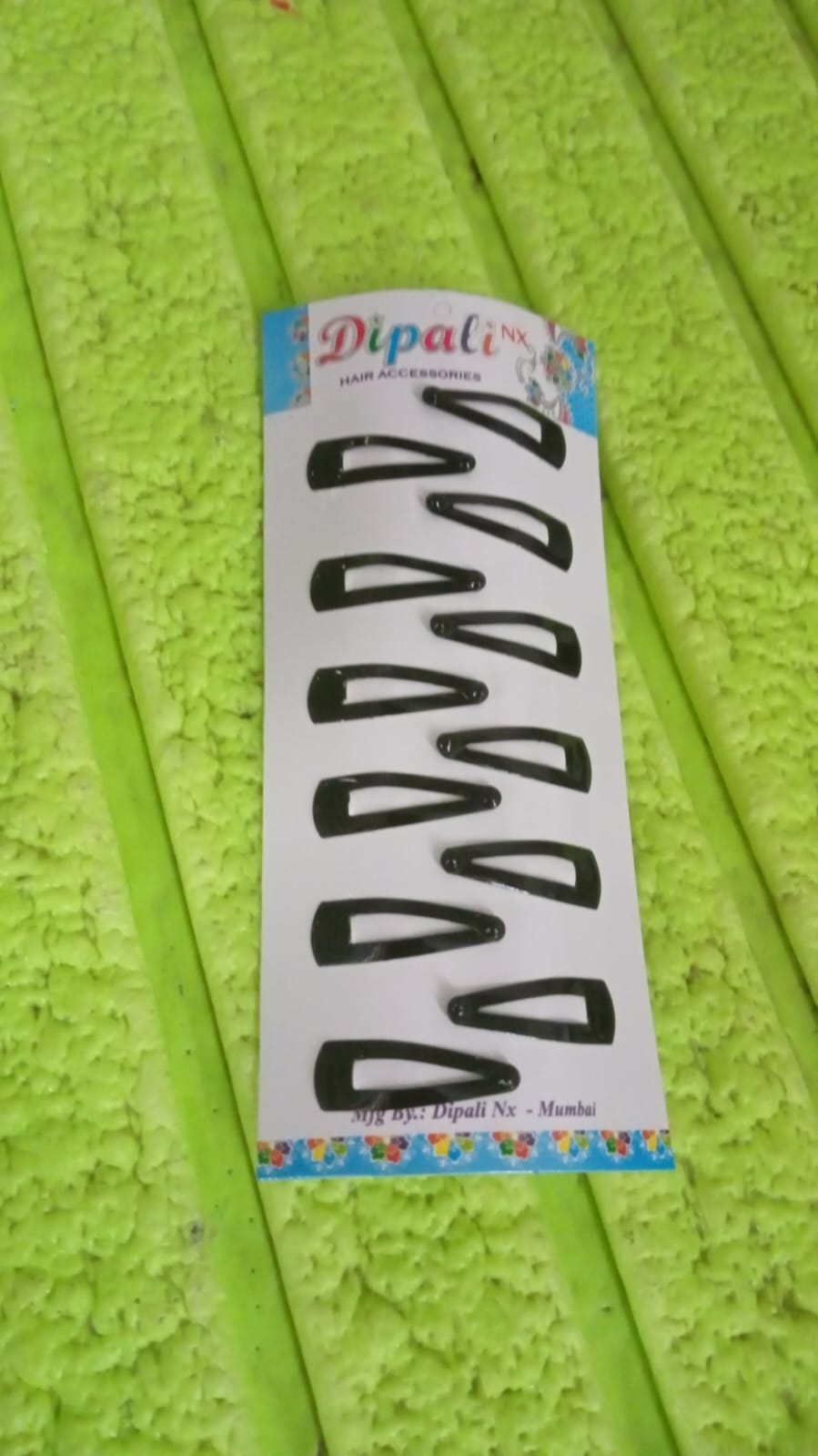 Close-up of the metal construction and smooth finish of the Tic Tac hair clips.