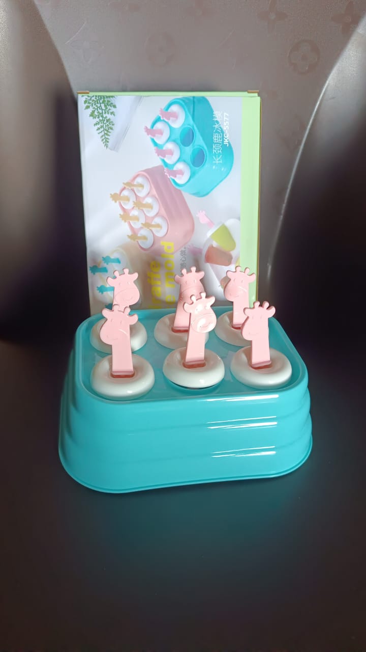 Packaging box and image of giraffe-shaped ice cube molds