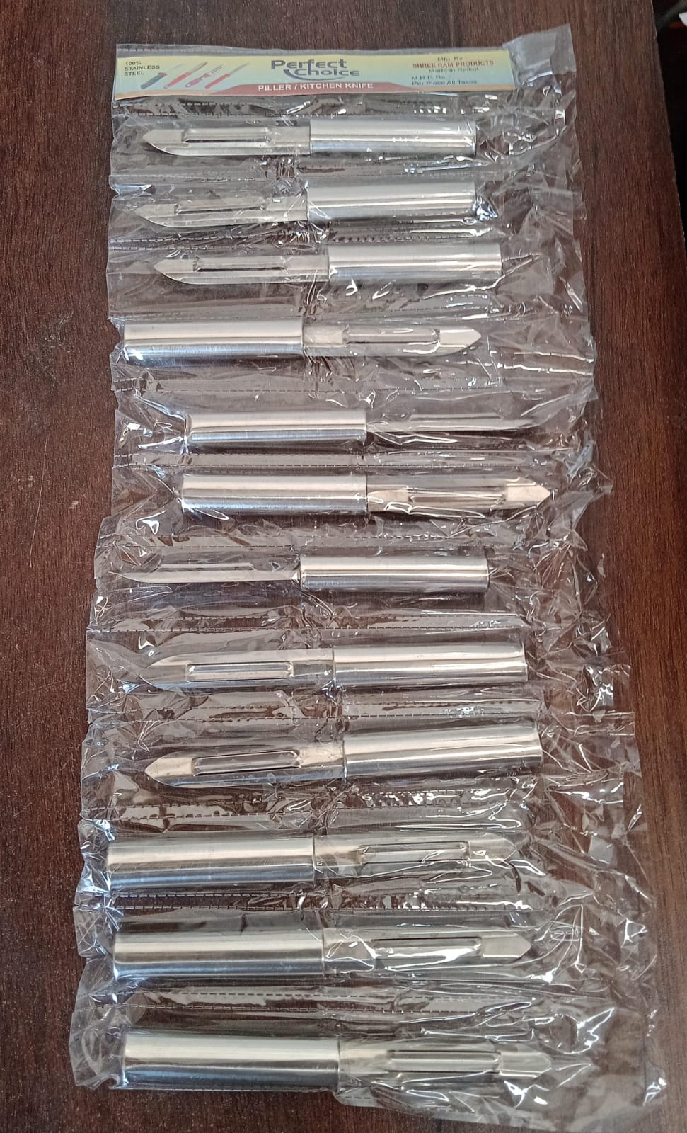 Packaging for the stainless steel peeler set, highlighting its key features and benefits.