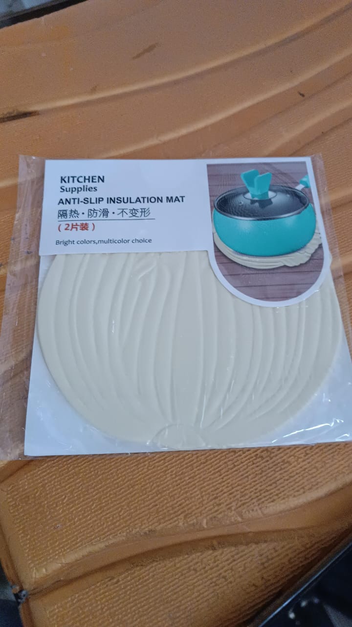 Silicone leaf coaster preventing condensation stains on table surface