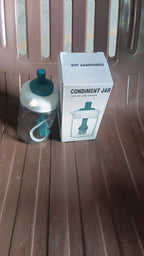 Secure lid and silicone brush mechanism of the glass oil dispenser.