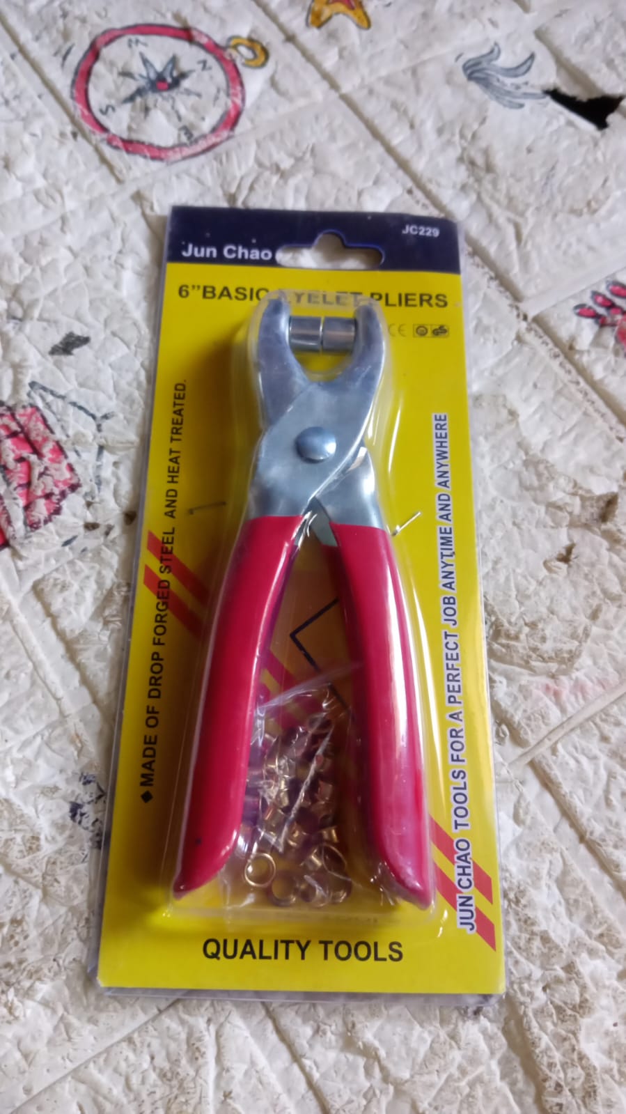 All components of the Grommet Setting Tool Kit, including the punch and eyelets, displayed together.