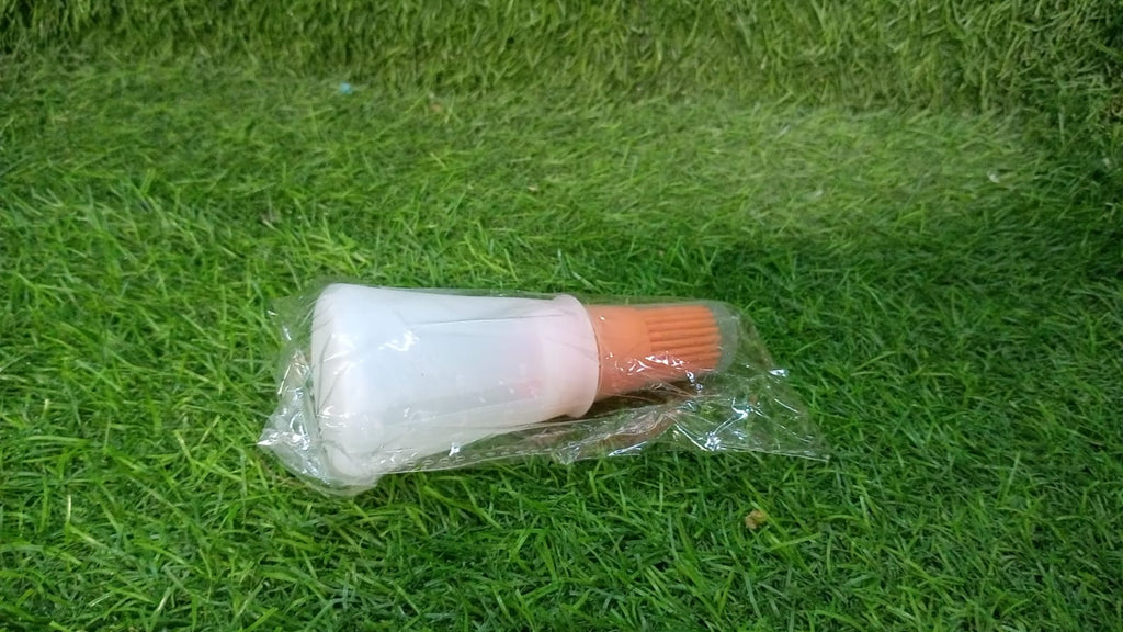 Silicone oil bottle with durable bristle brush, perfect for marinades.