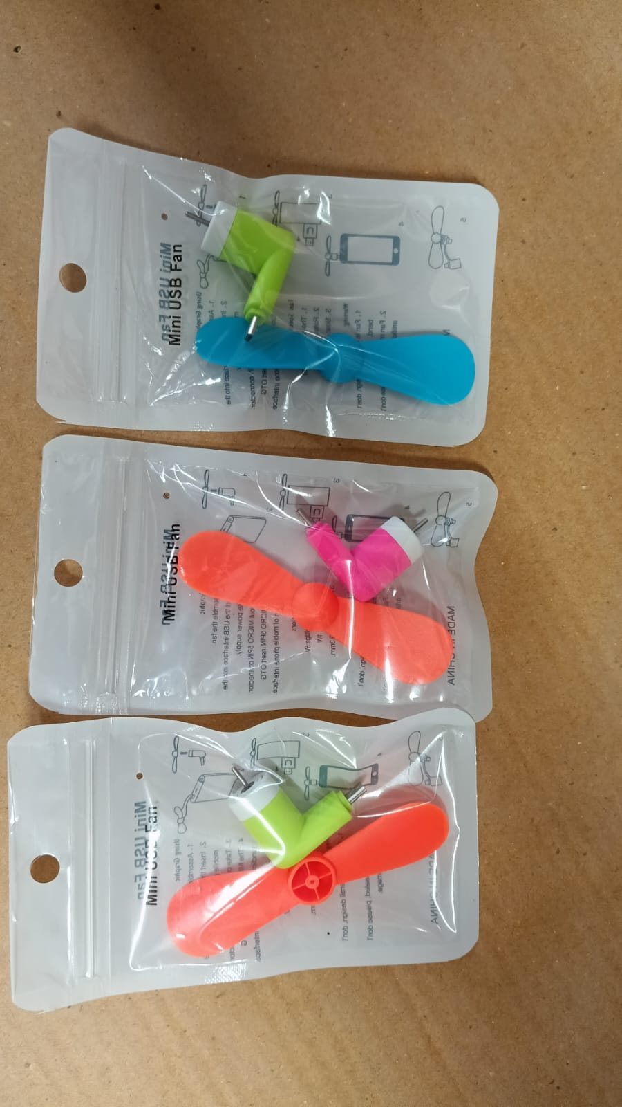 Product packaging for the VoltDesk Mini USB fan.