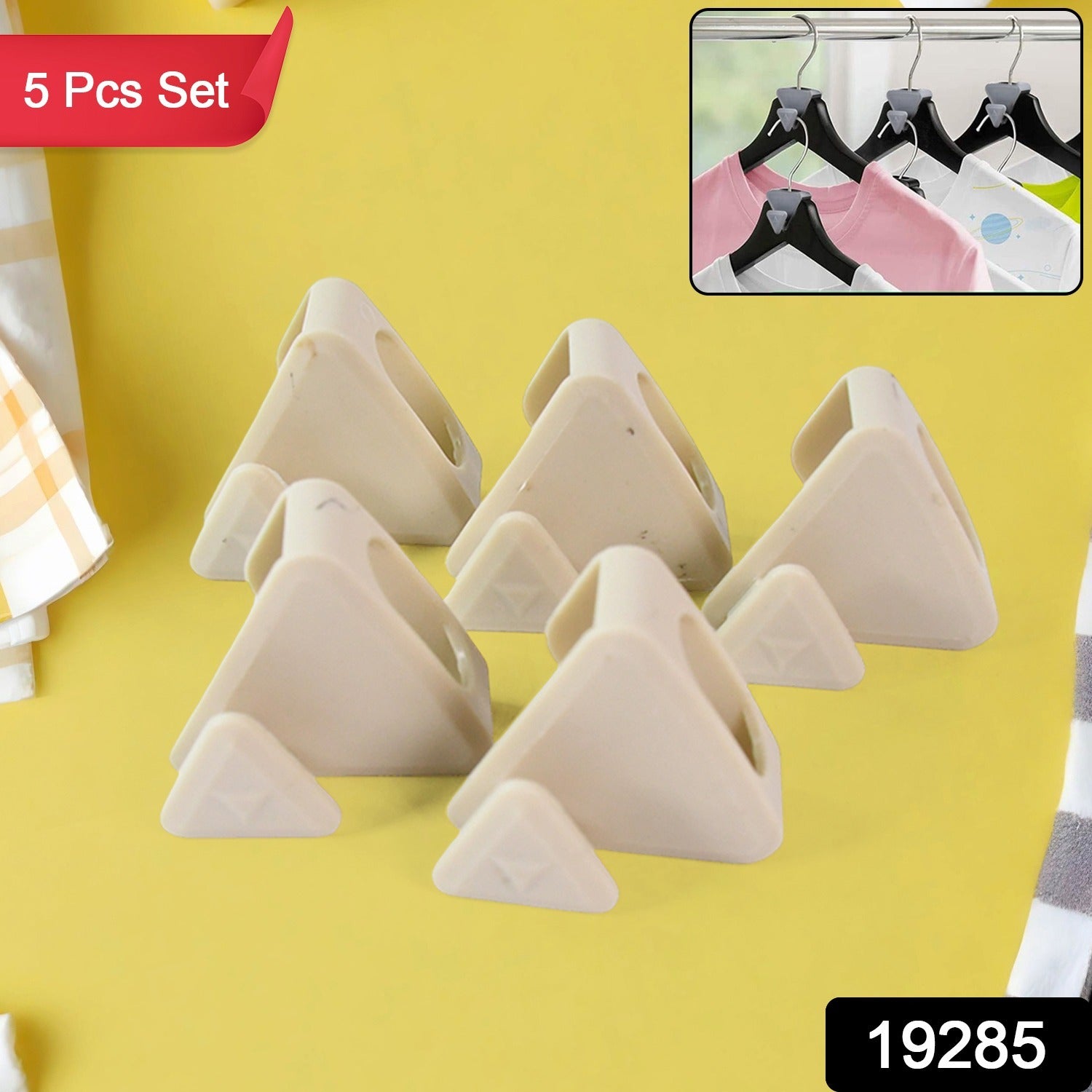 Vertical hanging chain effect using plastic triangle hanger connector hooks