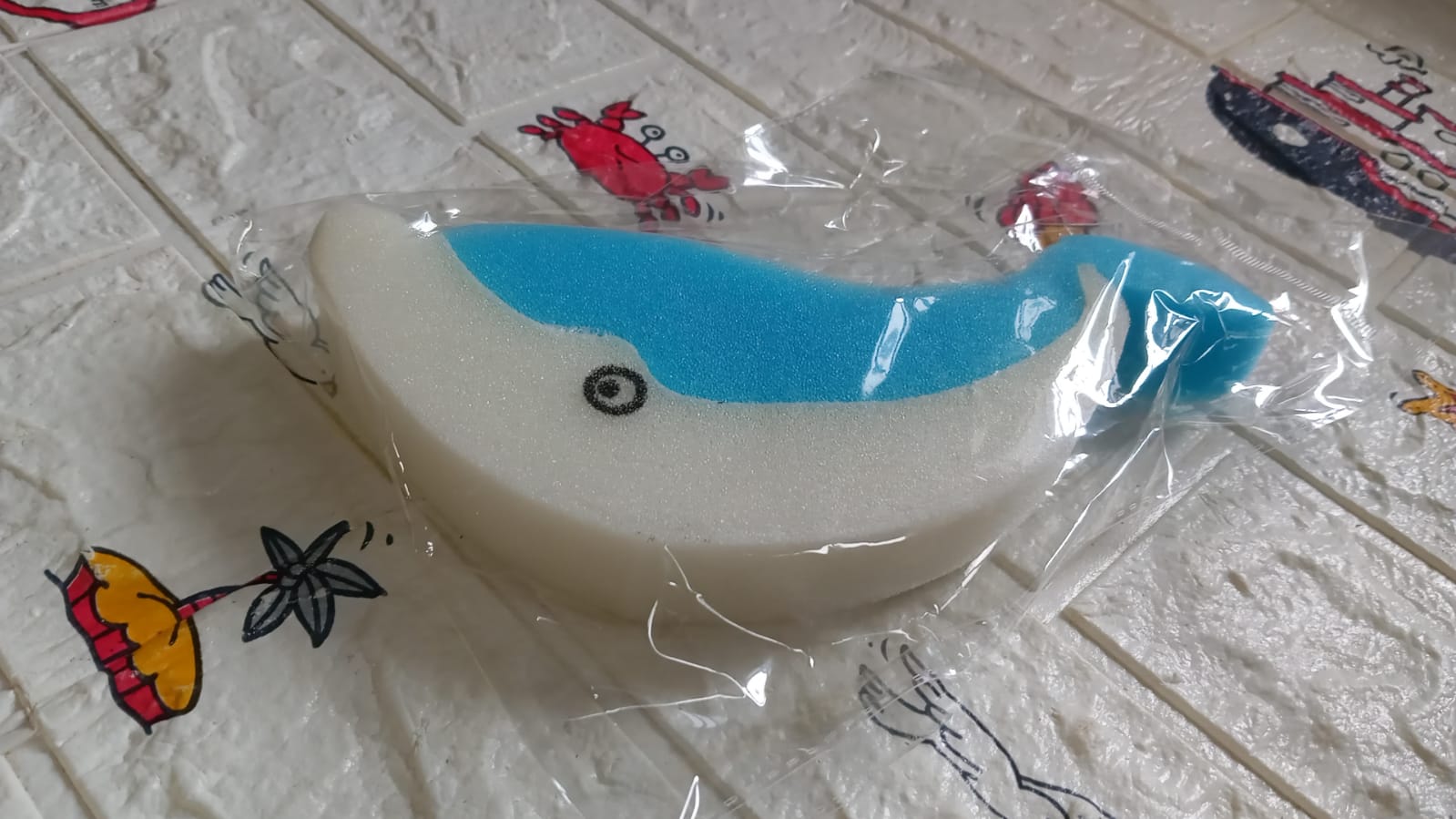 Versatile Dolfin cleaning sponge suitable for a wide range of kitchen maintenance tasks.