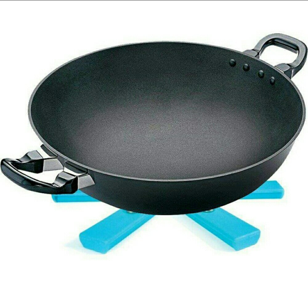 Portable foldable hotmat protecting a dining table from a serving dish.