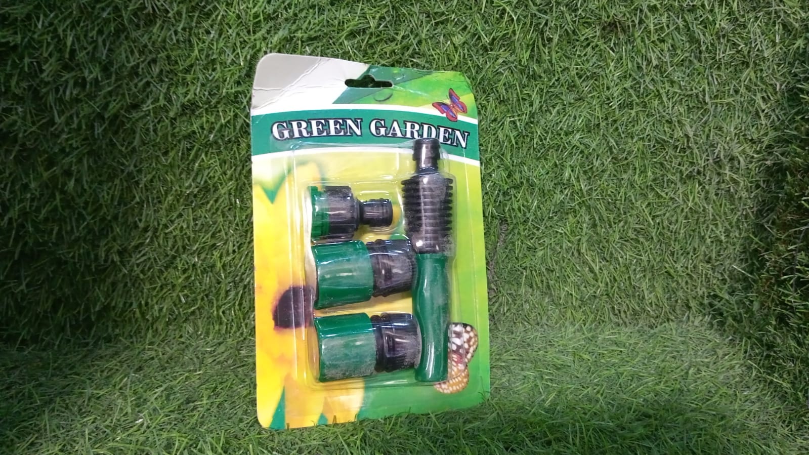 Another close-up of the versatile garden hose fitting adapter.