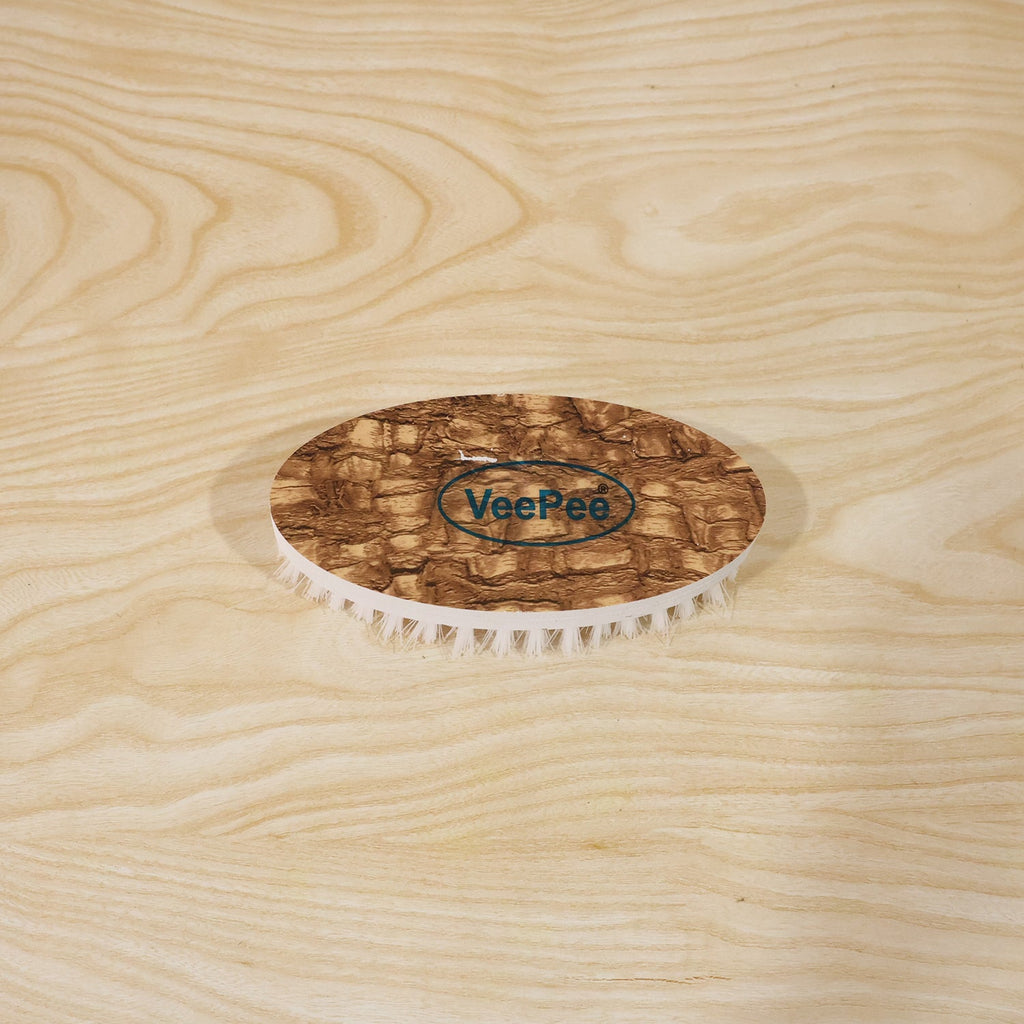 The stylish printed design on the top surface of the heavy-duty cloth washing brush.