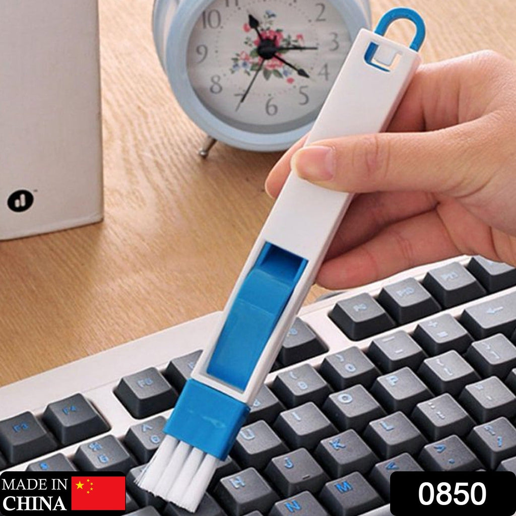 Close-up view of the durable nylon bristles on the window groove cleaning brush, showing its effectiveness.