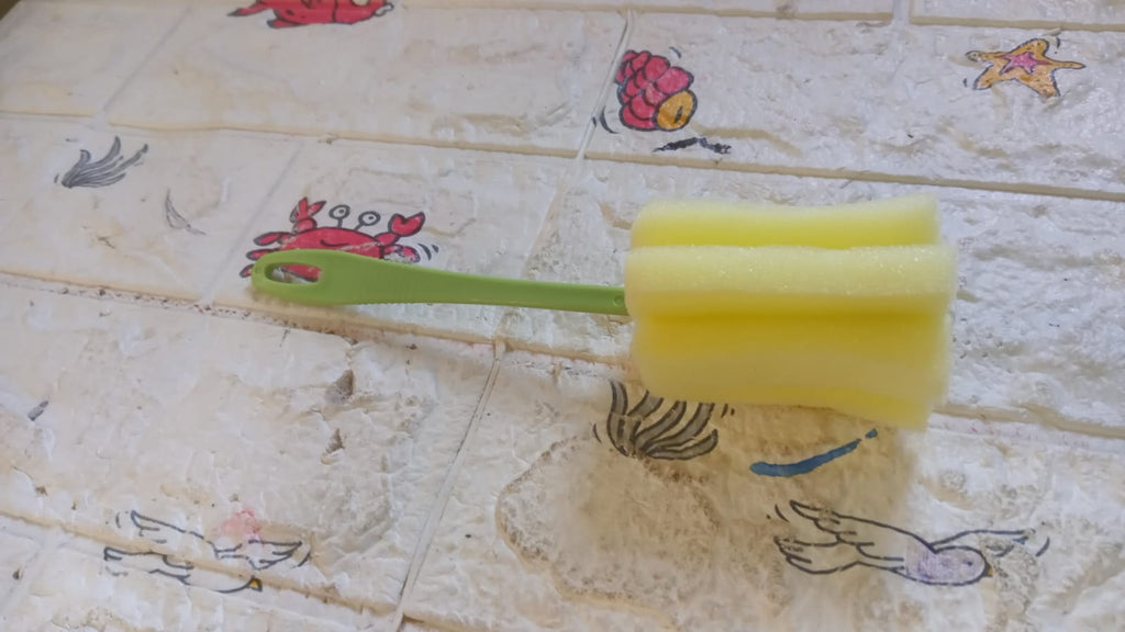 20cm multi-use sponge scrubber brush, lightweight and easy to use.