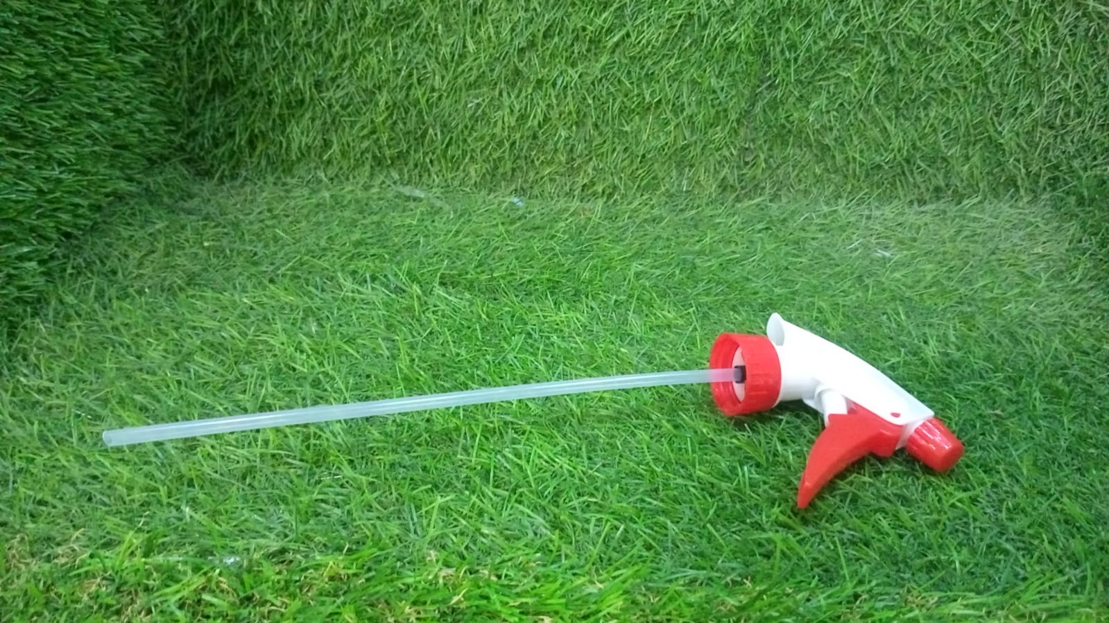 Multi-purpose plastic Trigger Sprayer Nozzle with pipe, ideal for home and professional use.