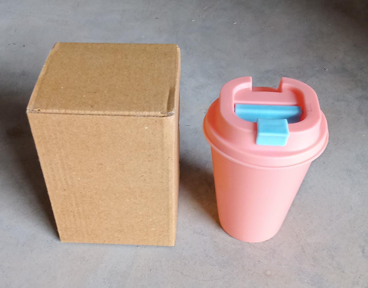 Versatile plastic travel mug from Trekola, ideal for home and outdoor use.