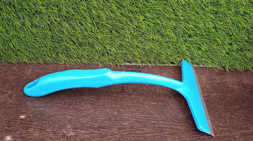 Detailed view of the Pro Clean multi-surface kitchen wiper's soft rubber blade.