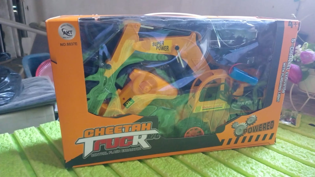 Packaging box for the Remote Control JCB Toy, illustrating its features and suitability as a gift for kids.