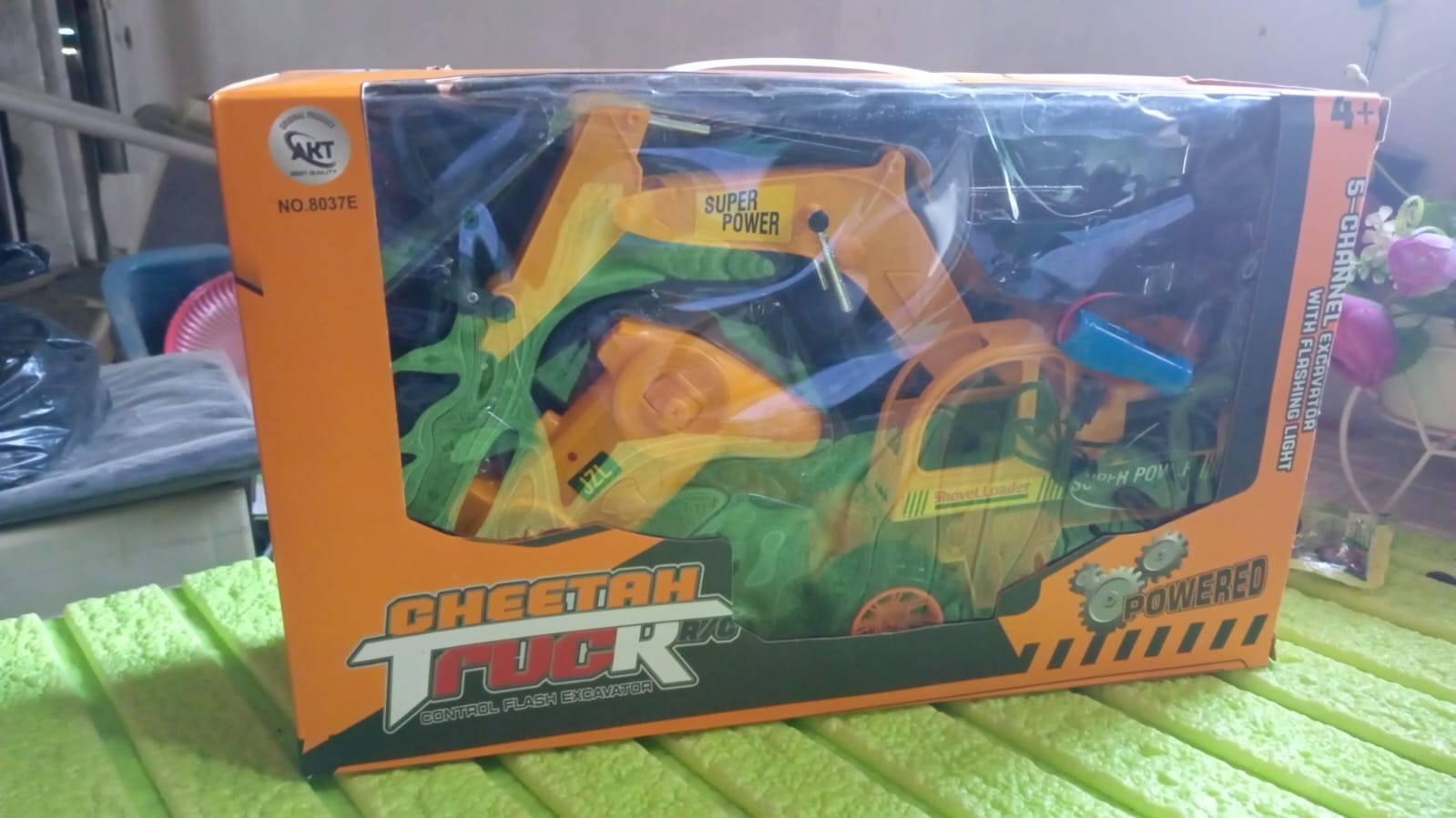 Packaging box for the Remote Control JCB Toy, illustrating its features and suitability as a gift for kids.