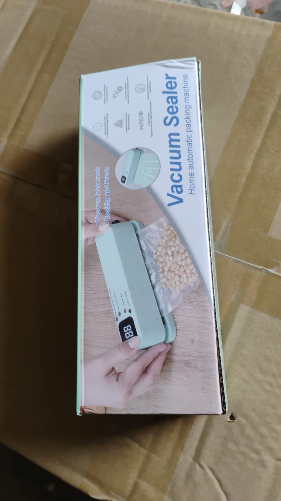 Vacuum sealer accessories including reusable sealing bags