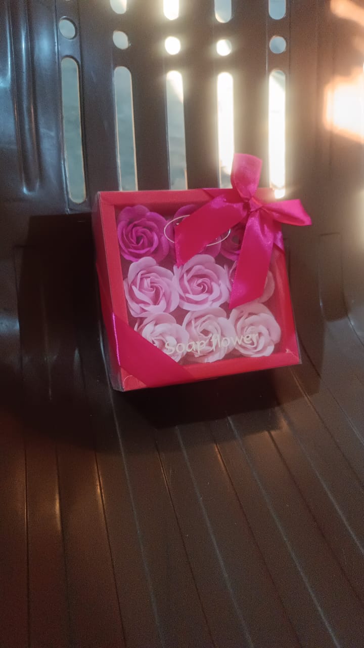 Decorative rose-shaped soap bars in a floral scent gift box presentation