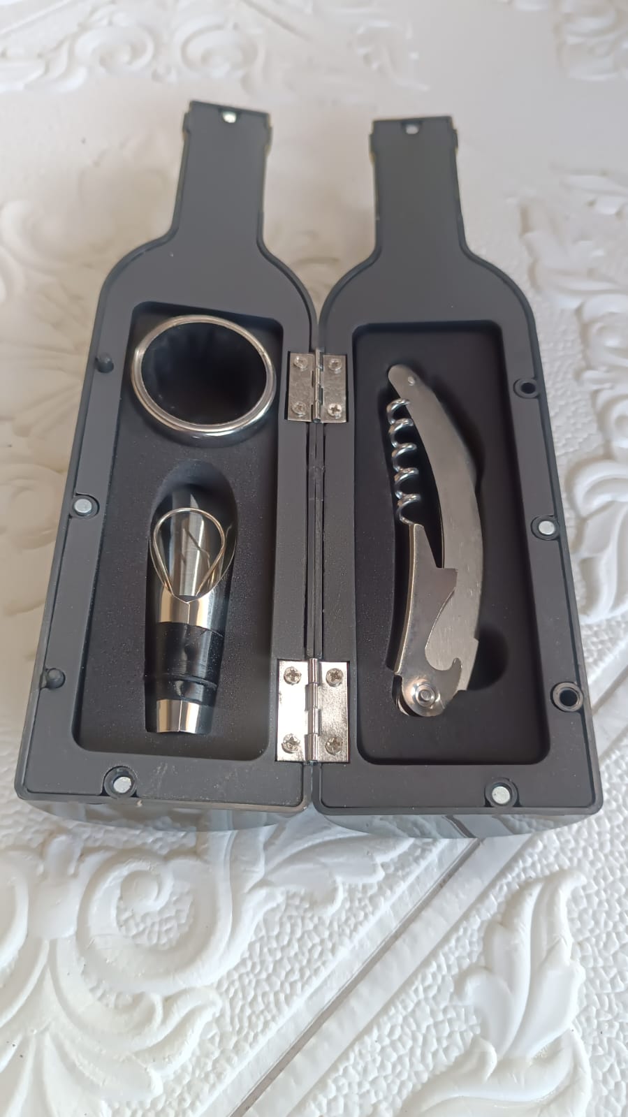 Wine bottle-shaped case with complete wine accessory set