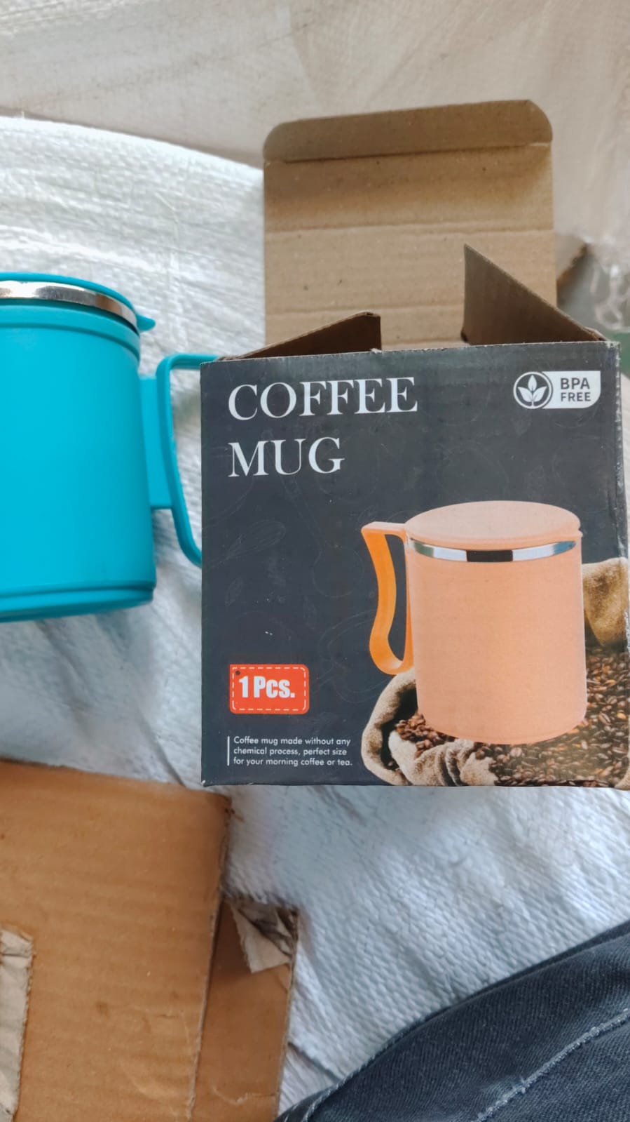 A person holding the 350ml insulated stainless steel mug, showcasing its ergonomic design.