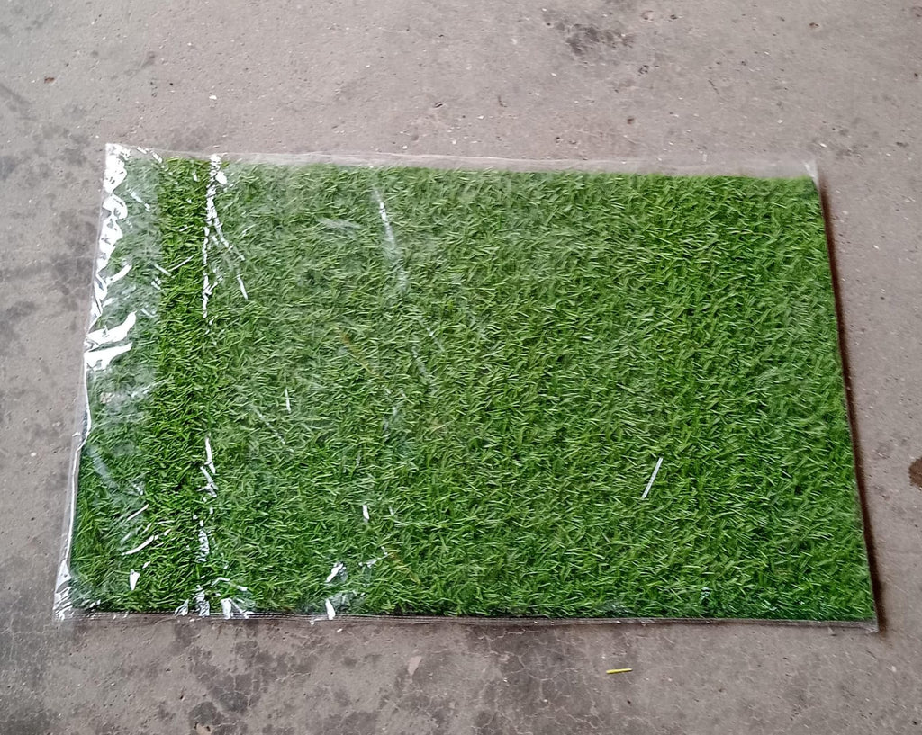 Display of the soft and durable 58x38cm plastic grass, suitable for indoor and outdoor use.