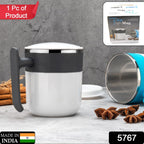 Ergonomic handle and secure lid visible on the insulated stainless steel mug.