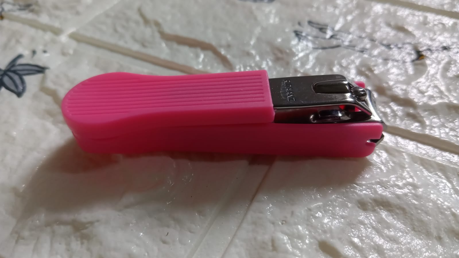 Stainless steel nail cutter designed for all age groups by AuriGlam