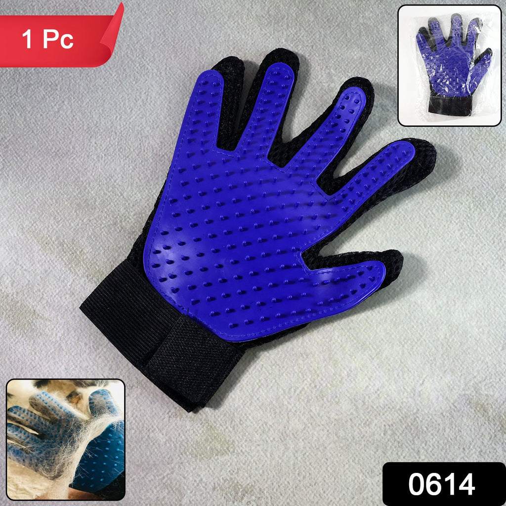 Close-up of the soft silicone grooming tips on the pet deshedding glove.