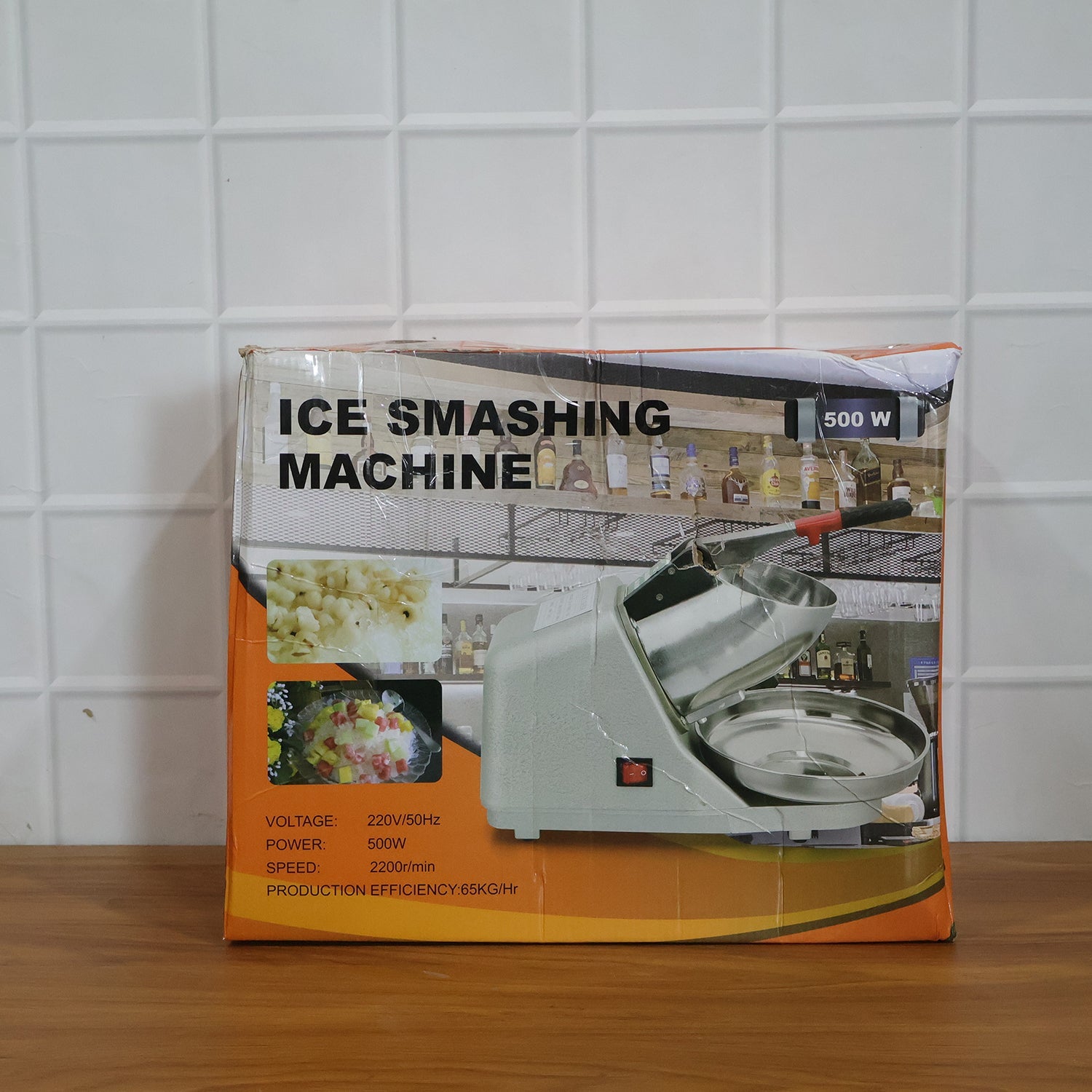 Person using electric ice crusher to prepare drinks in a cafe