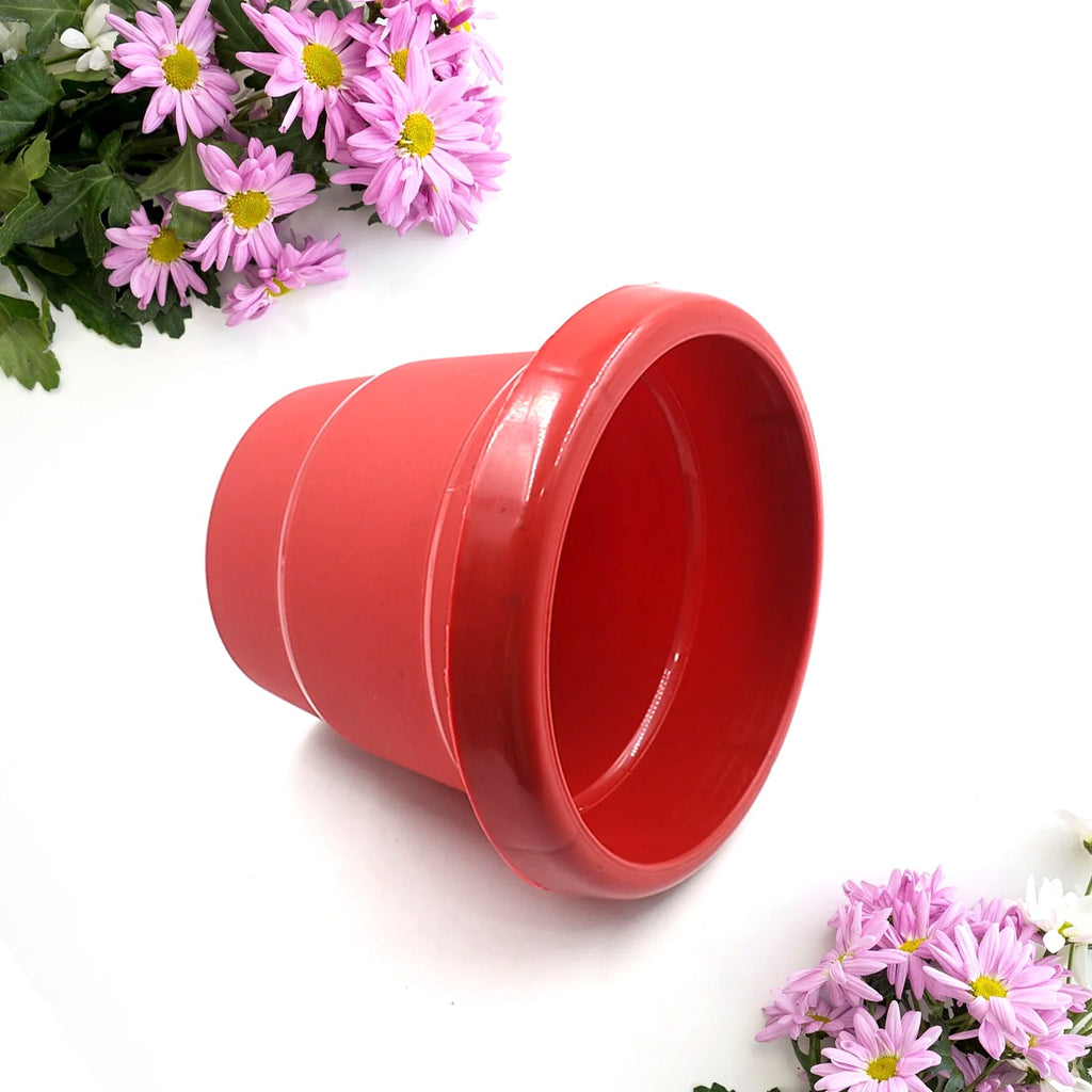 Stylish 13cm heavy-duty plastic plant pot, perfect for modern home decor.