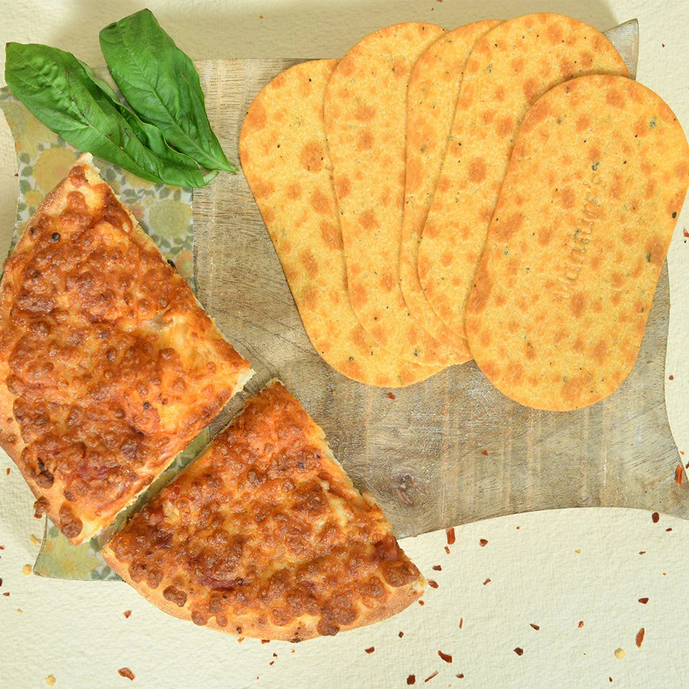 Close-up of Maniarr's Pizza Mini Slim Bites showcasing their crunchy texture and seasoning.