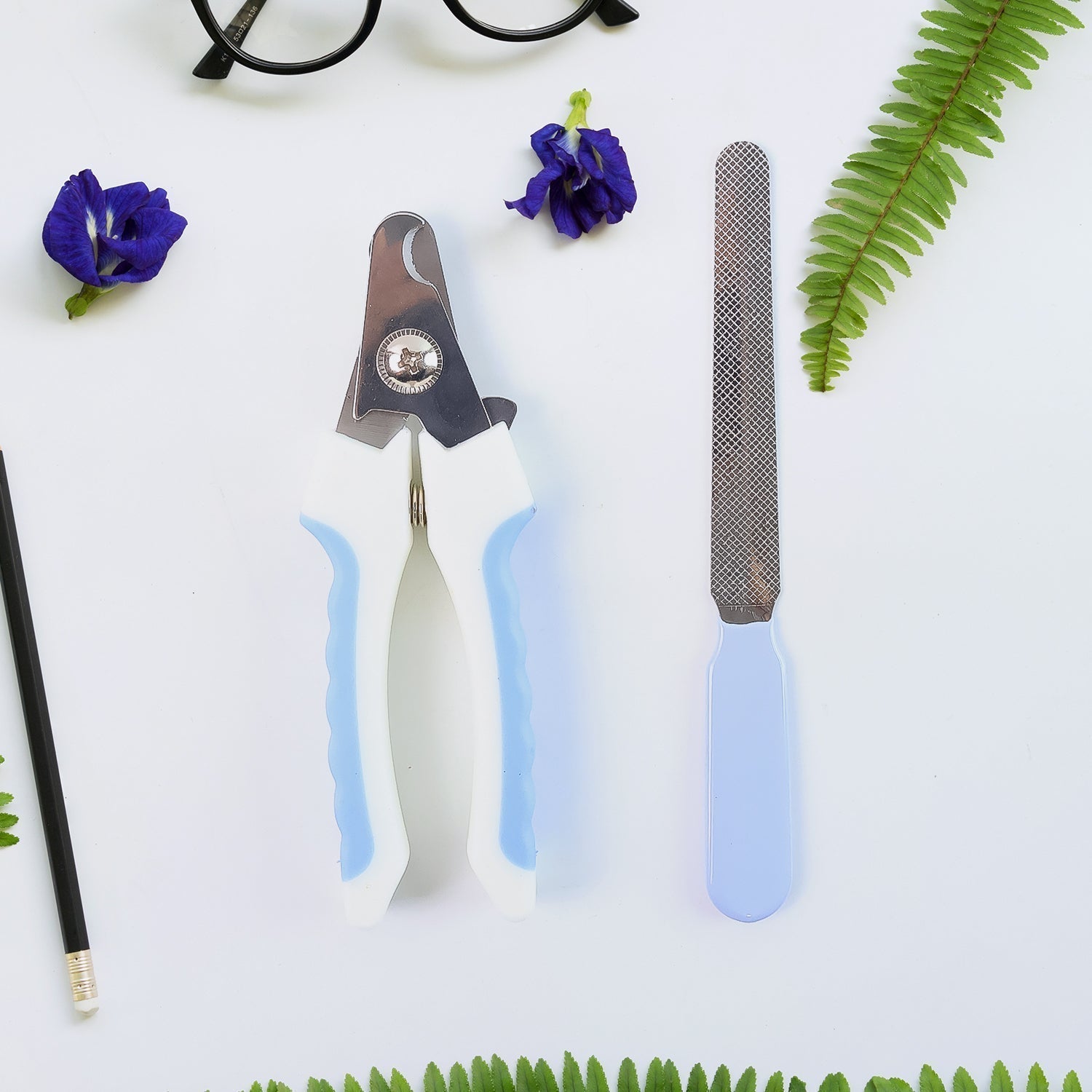 Non-slip handle pet nail clipper with included nail file