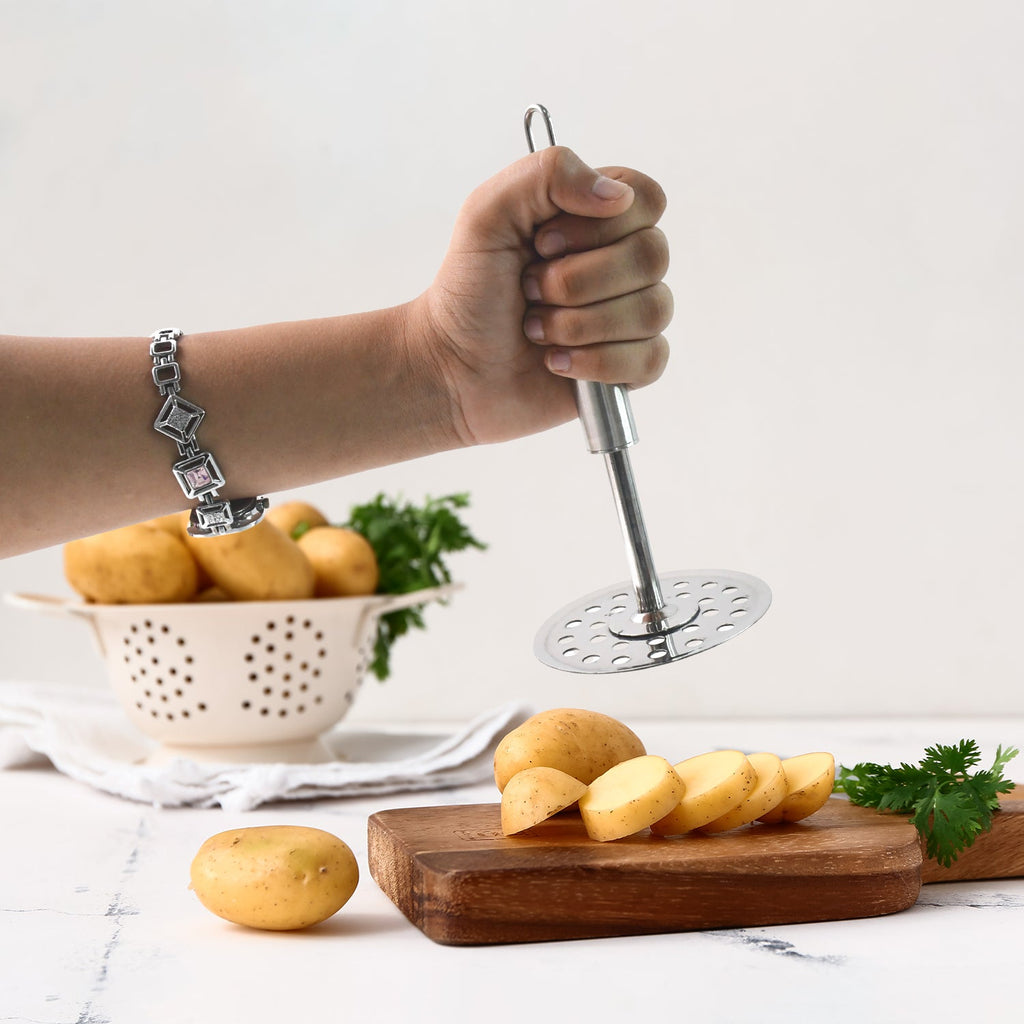 Stainless steel kitchen masher suitable for multiple foods