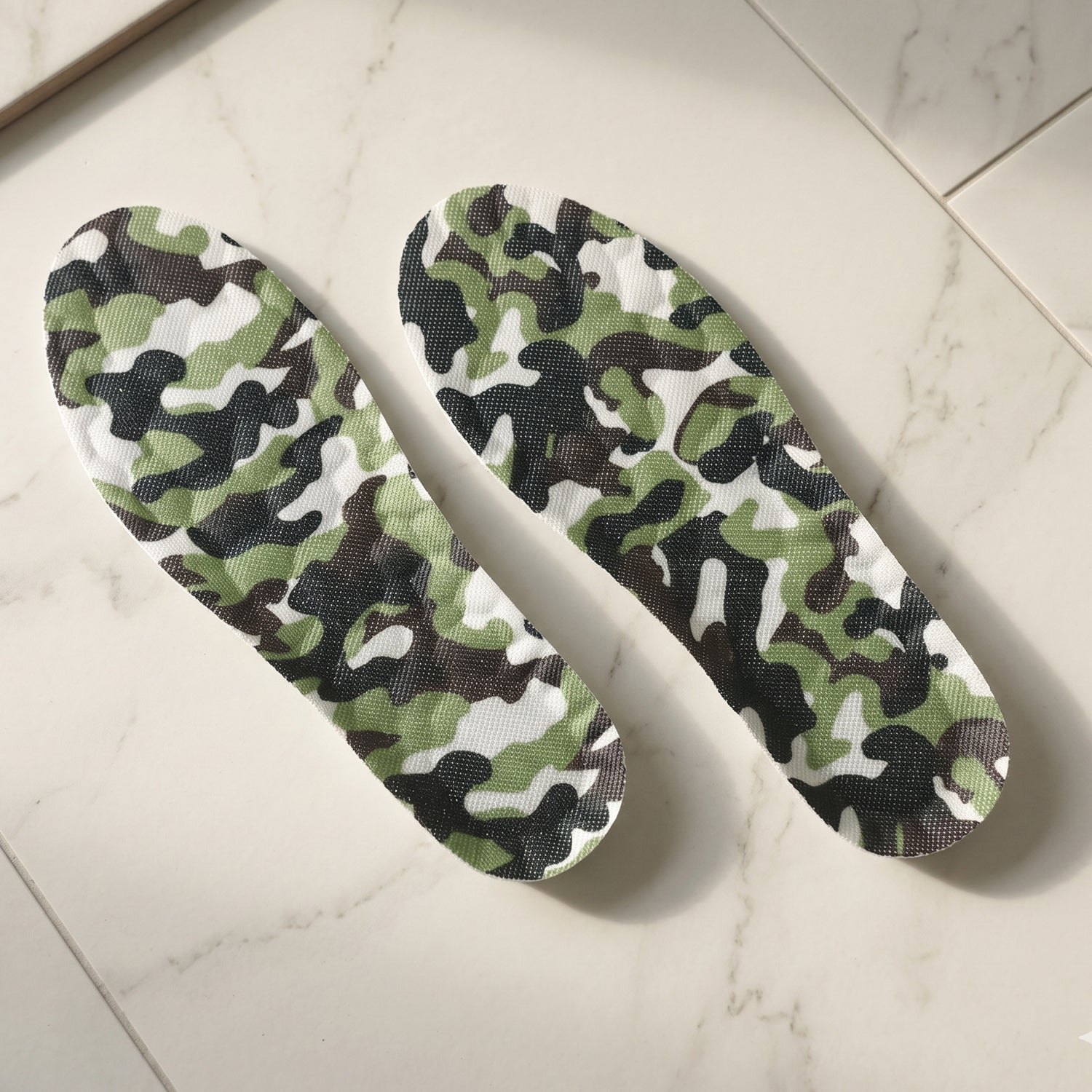 Lightweight camouflage insoles for all-day foot support