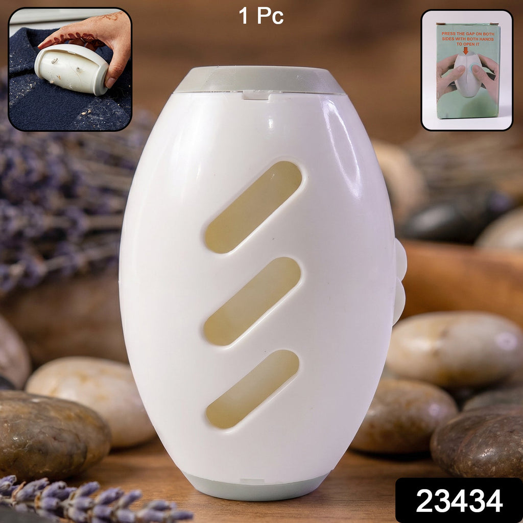 Compact reusable lint roller in white and gray