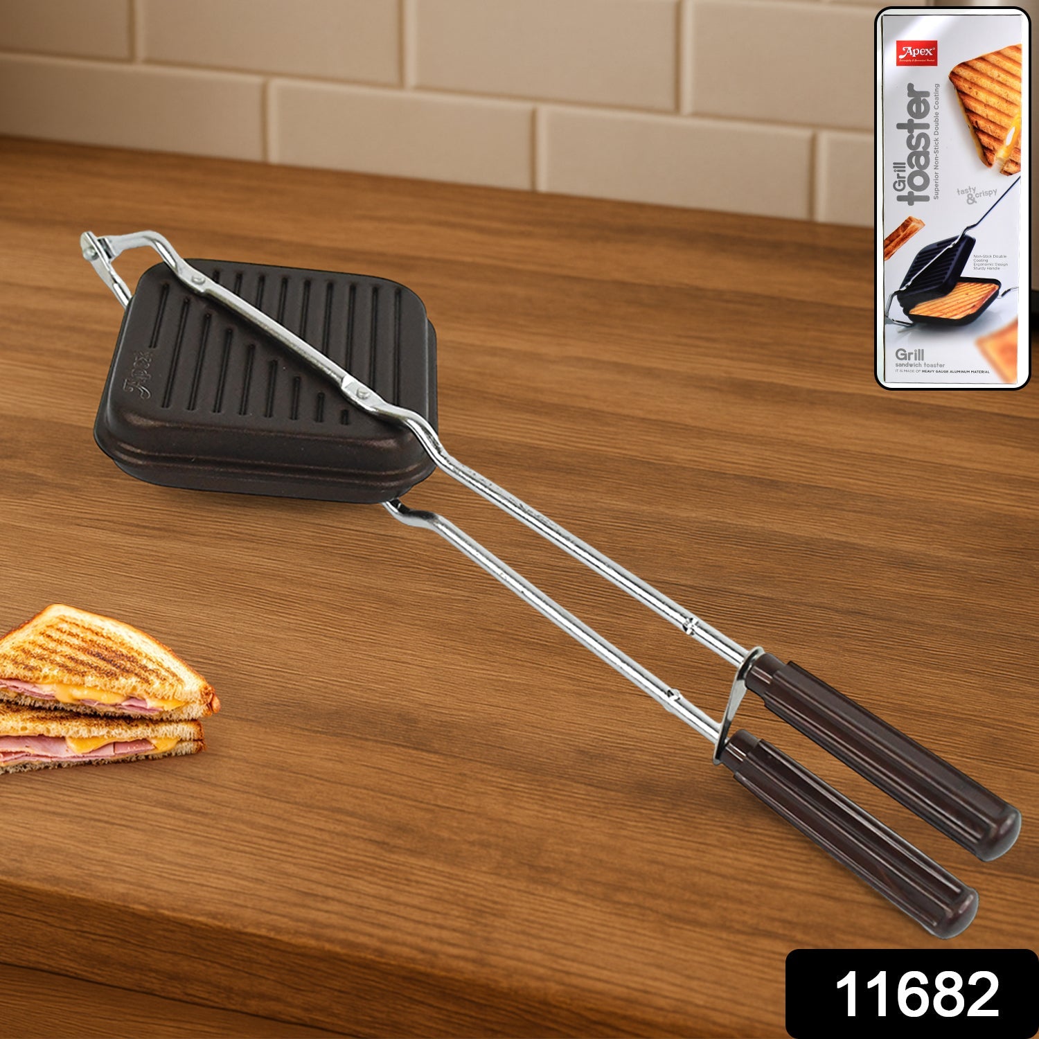 Detail of ribbed grill plates on Apex aluminium sandwich toaster for authentic grill marks